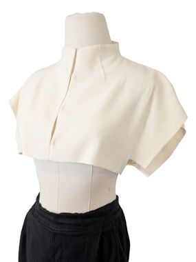 Akris Punto Wool Shawl Bolero Cream Ivory Size XS Luxury Designer